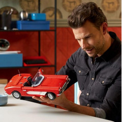 Constructor for adults LEGO Icons 10321 Chevrolet Corvette red collectible car 1210 pieces