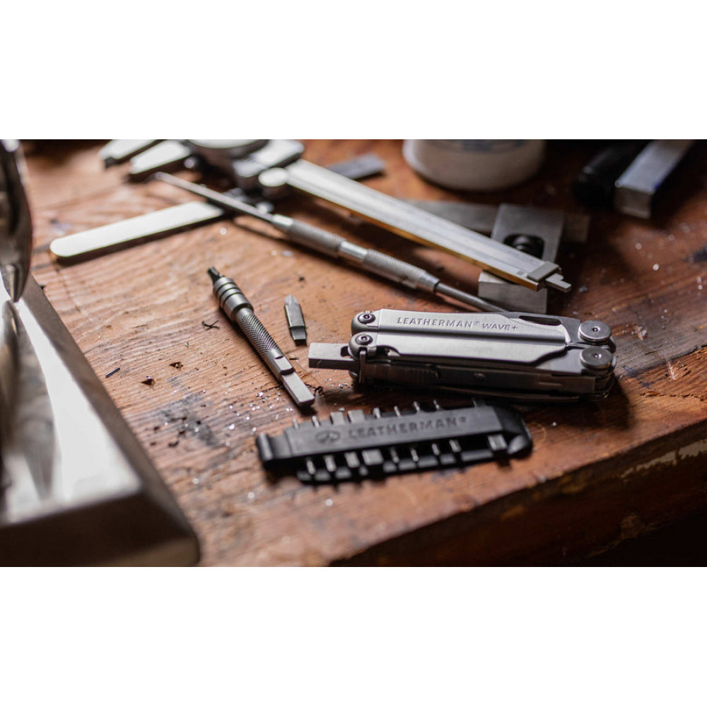 Leatherman Wave Plus Black 832533 multitool foldable 18-in-1 tool with pliers and knife black