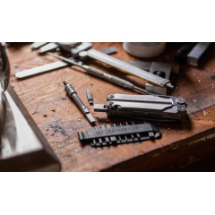 Leatherman Wave Plus Black 832533 multitool foldable 18-in-1 tool with pliers and knife black