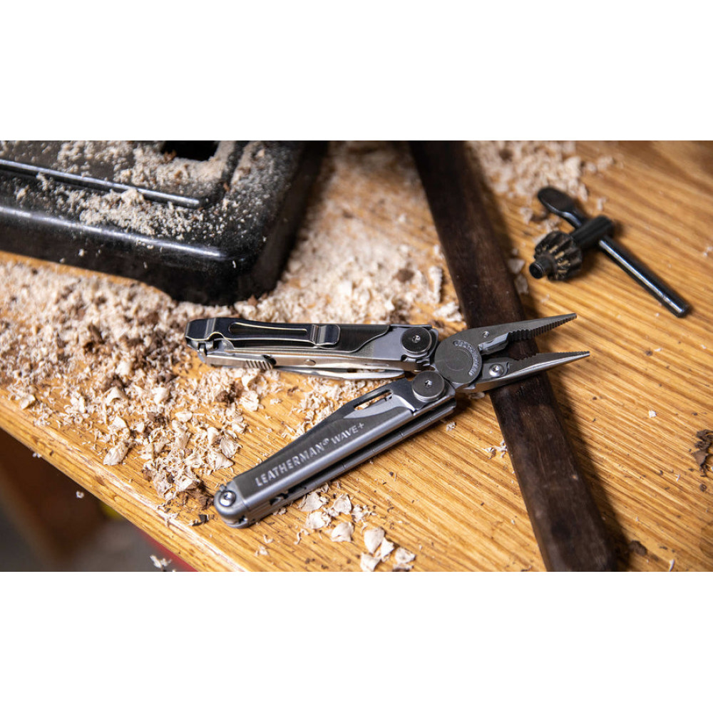 Leatherman Wave Plus Black 832533 multitool foldable 18-in-1 tool with pliers and knife black