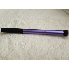 Real Techniques Expert Face Brush (without box) - a brush for applying foundation.