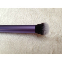 Real Techniques Expert Face Brush (without box) - a brush for applying foundation.