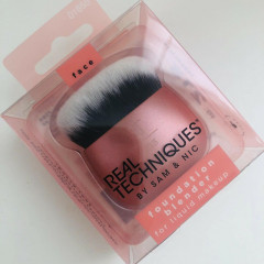 Кисть для нанесення тональної основи - Real Techniques Blender Foundation By Sam & Nic