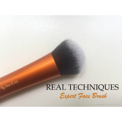 Кисть для нанесення тональної основи Real Techniques Expert Face Brush