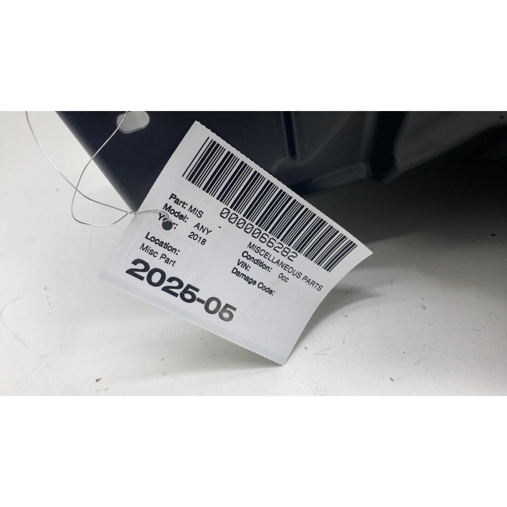 Нижній повітряний кожух радіатора Acura ZDX 2024-2025 OEM 85022582 Б/в