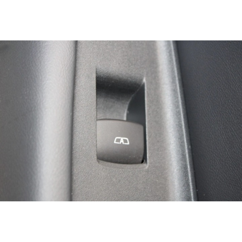 Обшивка передньої правої двері Acura ZDX 2024–2025 OEM чорна