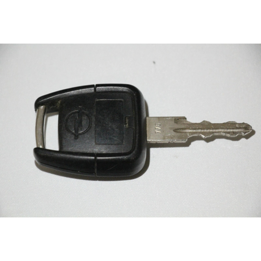 Автоключ Opel для Omega A, Vectra A/B  в хорошому стані 