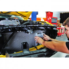 Масляний радіатор Mishimoto з термостатом для Ford Mustang EcoBoost 2015–2017 алюмінієвий