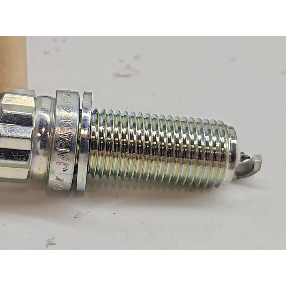 Іридієва свічка запалювання NGK 93560 Laser Iridium SILKGR9A7ES для Audi Porsche VW