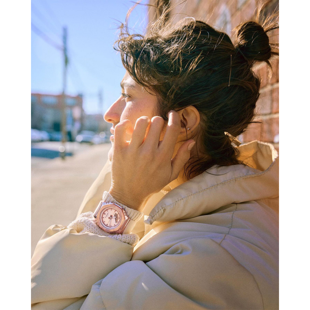 Women's shock-resistant watch Casio G-Shock GM-S2110PG-4ACR rose gold mineral glass