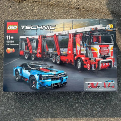 Конструктор Lego Technic 42098 Грузовик-транспортер с синей машиной 2493 деталей