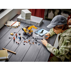 Lego City Set 60420 Crawler Excavator with Minifigures 633 Pieces