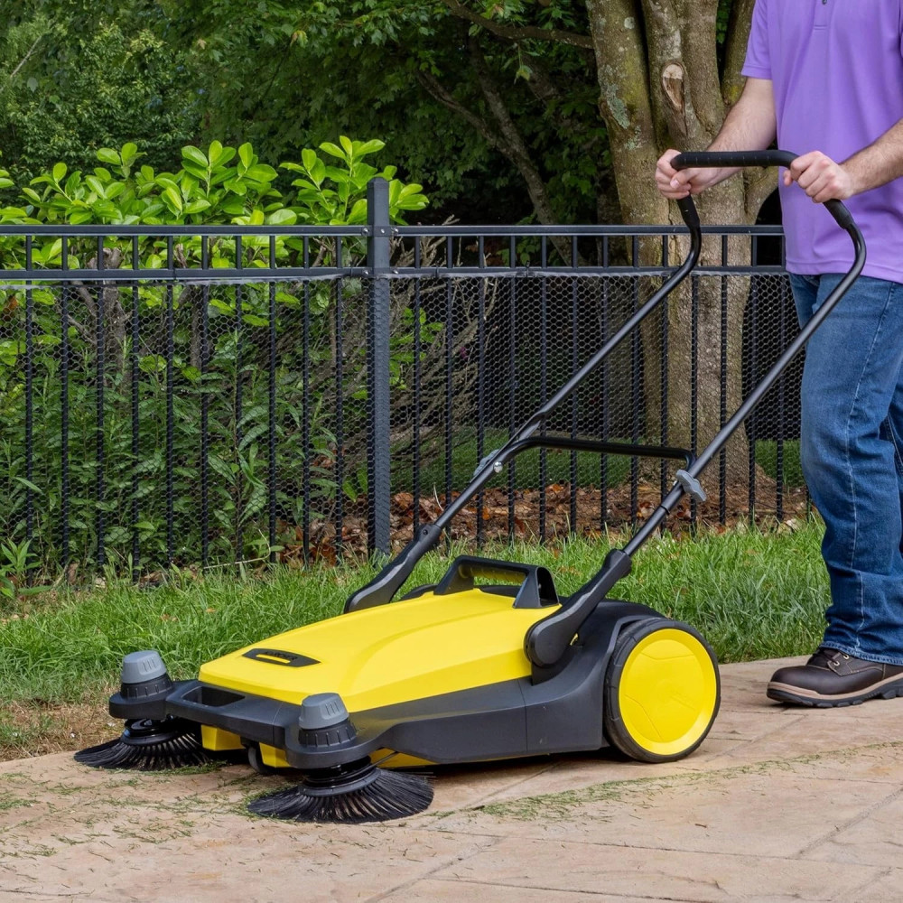 Sweeper Karcher S6 Twin for yards and sidewalks with a 38-liter container
