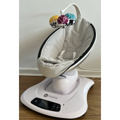 Крісло-гойдалка 4Moms MamaRoo (5 траєкторій руху та 5 швидкостей + додаток та мобіль з іграшками)