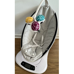 Крісло-гойдалка 4Moms MamaRoo (5 траєкторій руху та 5 швидкостей + додаток та мобіль з іграшками)