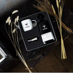Подарунковий набір BIRDS Adventure Case (сухий джин BIRDS Dry Gin з футляром джиггером та стильним кухлем)