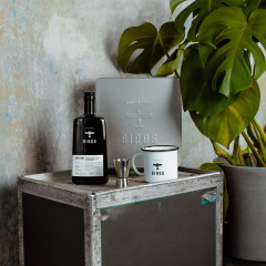 Подарунковий набір BIRDS Adventure Case (сухий джин BIRDS Dry Gin з футляром джиггером та стильним кухлем)