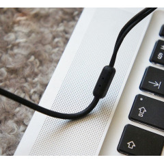 JAYS v-JAYS black over-ear headphones