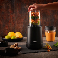 MAXXMEE N8WERK 800 Watt universal blender for making smoothies and shakes.