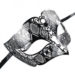 Мужская карнавальная маска Beyond Masquerade чёрная (металл)