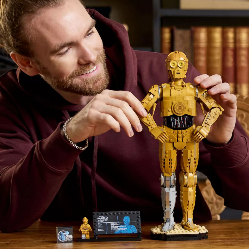 Коллекционная фигурка LEGO 75398 C-3PO Звёздные войны с подставкой и табличкой