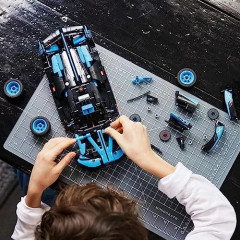 Машинка-конструктор LEGO Technic Bugatti Bolide 42162 голубой 905 деталей