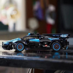 Машинка-конструктор LEGO Technic Bugatti Bolide 42162 голубой 905 деталей
