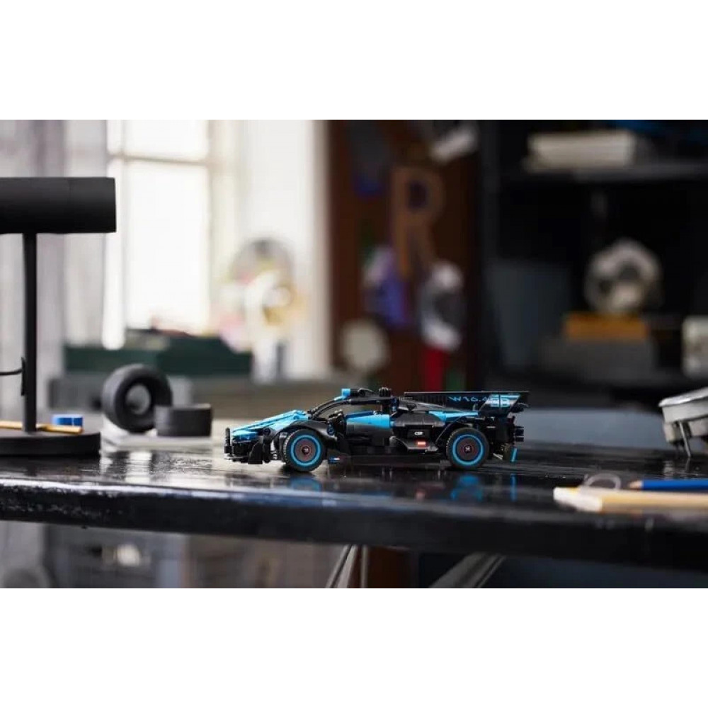 Машинка-конструктор LEGO Technic Bugatti Bolide 42162 голубой 905 деталей