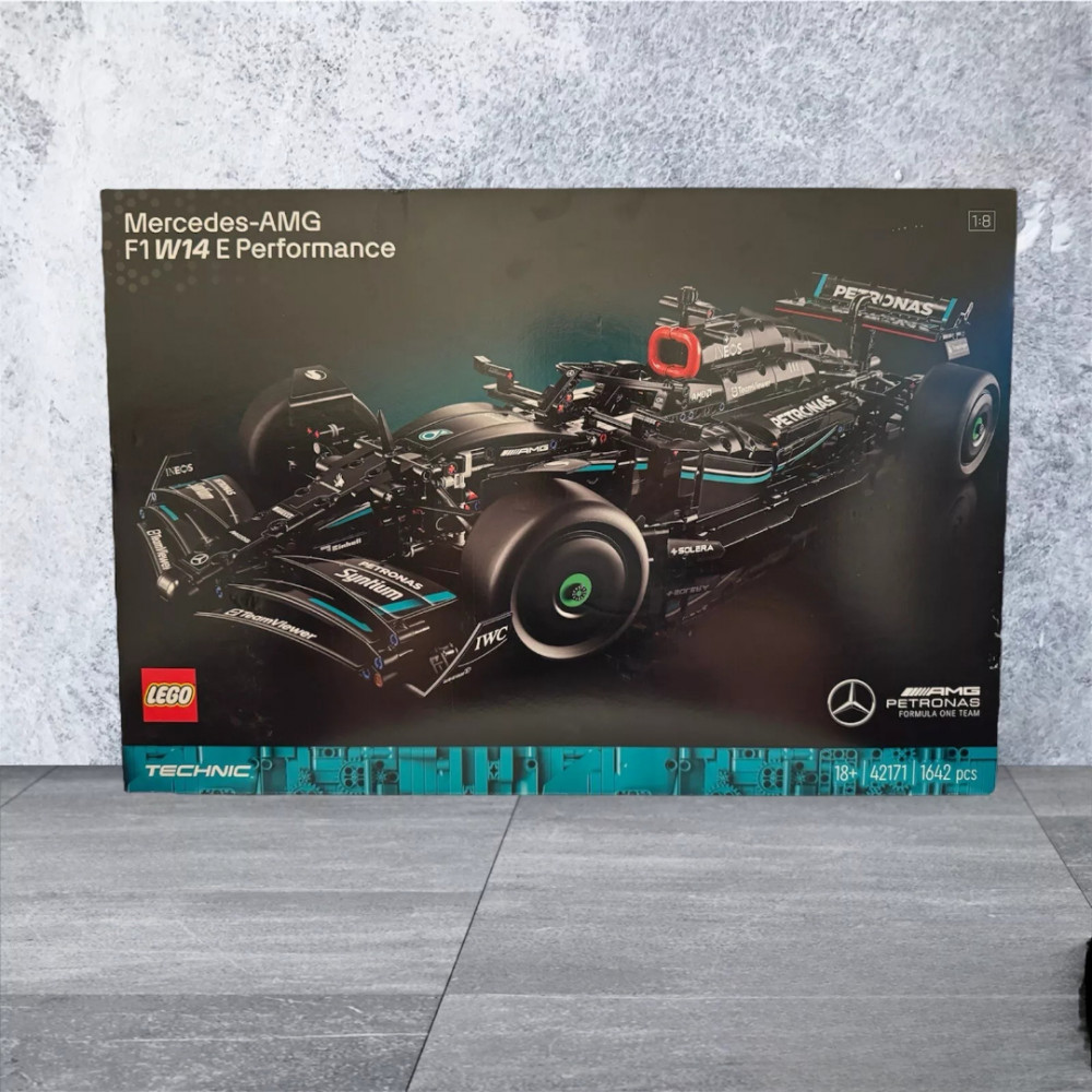 Коллекционная модель гоночного болида для взрослых LEGO Technic Mercedes-AMG F1 W14 E 1643 детали