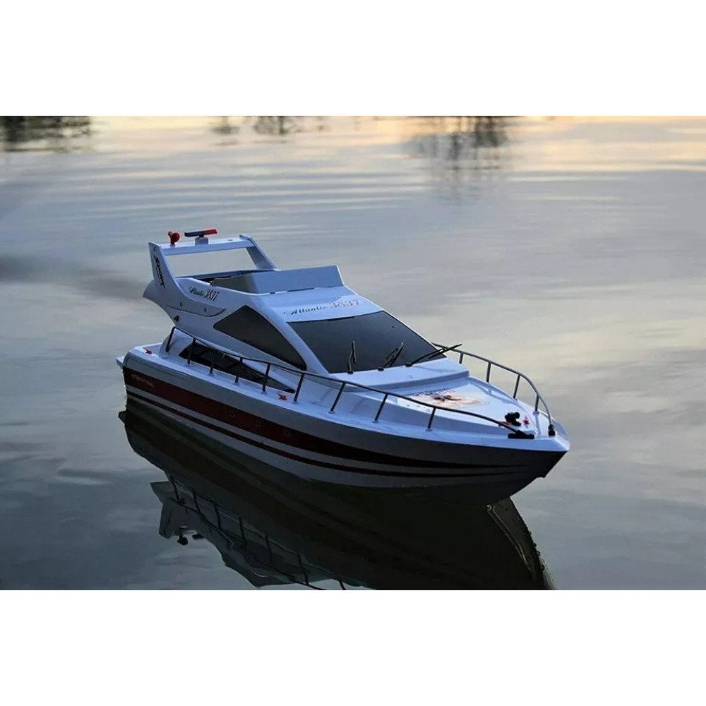Radio-controlled racing yacht ATLANTIC YACHT RTR 2,4 GHz