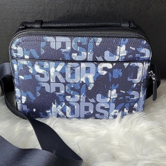 Сумка-мессенджер Michael Kors Cooper EW Map синьо-блакитна