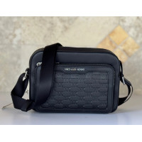 Сумка кроссбоди Michael Kors Cooper East West черная с тиснением