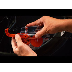 Weldtite Dirtwash Chain Cleaning Machine and degreaser (75 ml) for cleaning bicycle chain.